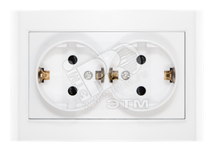 Розетка Бриллиант двойная с заземлением с защитной шторкой белая (UNIVersal) 7947540