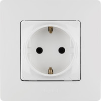 Розетка 1-местная с заземлением без защитных шторок 16А белый ETIKA (IEK) 672221