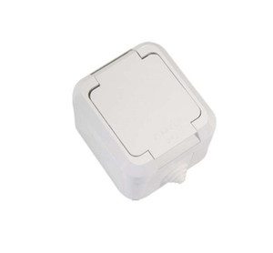 Розетка с крышкой белая в сборе брызгозащищенная IP44 (Makel) 18304