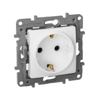 Розетка 1-местная с заземлением с защитными шторками 16А белый ETIKA (IEK) 672222