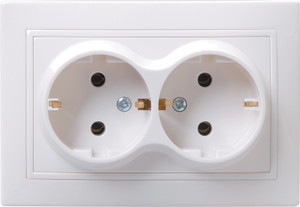 KVARTA Розетка 2-местная с заземлением без защитных шторок 16А РС12-3-КБ белый GENERICA (IEK) ERK24-K01-16-DM