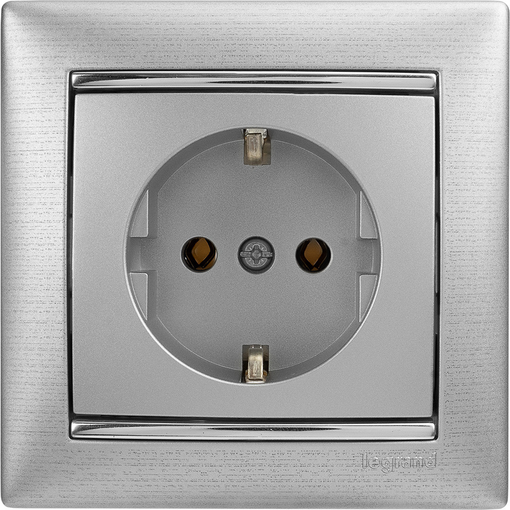 VALENA Розетка с заземлением в рамку алюминий (Legrand/Daccord) 770120