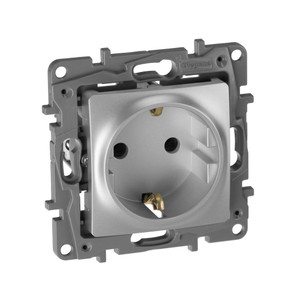 Розетка 1-местная с заземлением без защитных шторок 16А алюминий ETIKA (IEK) 672421