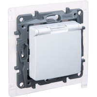 Розетка 1-местная с заземлением с защитными шторками и крышкой 16А IP44 белый ETIKA (IEK) 672226