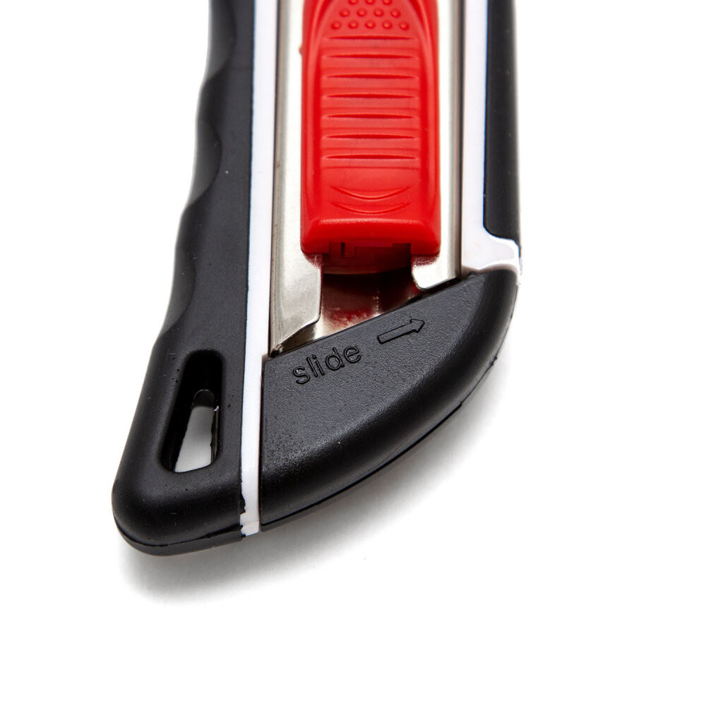 Нож сегментированный прорезиненный 18 мм Auto lock (Vira) 831313