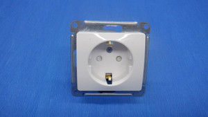 GLOSSA PRO РОЗЕТКА с заземлением со шторками, 16А, механизм, БЕЛЫЙ (Systeme Electric) GSL000145RU
