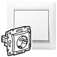 Розетка 1-местная с заземлением без защитных шторок 16А белый VALENA DIY (IEK) 694280