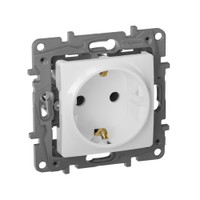 Розетка 1-местная с заземлением без защитных шторок 16А белый ETIKA (IEK) 672221