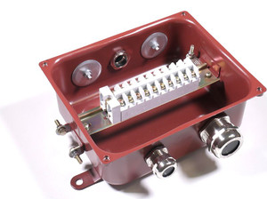 Коробка с зажимами наборными КЗНС-08 УХЛ1,5  IP65  латунный ввод ГОФРОМАТИК (АО ЗЭТА) zeta30314