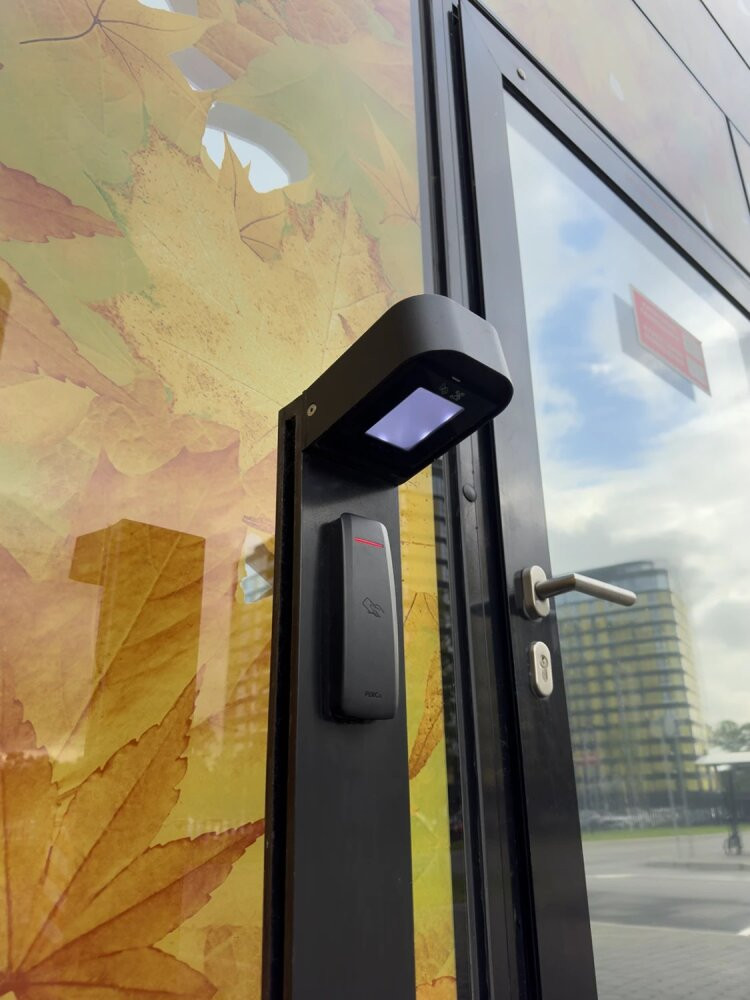 Считыватель бесконтактный, EMM/HID/MIFARE с защитой от копирования, цвет черный (PERCo) PERCo-IR19D