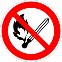 Знак запрещающий P02 Запрещается пользоваться открытым огнем и курить (Пленка 200 х 200)
