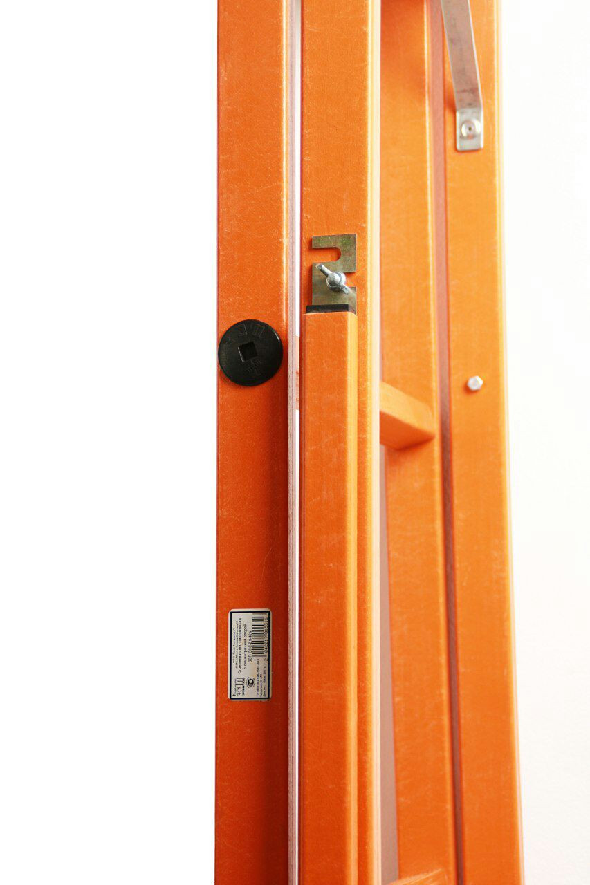 Стремянка стекловолоконная с симметричной опорой ЗЭП ССС-2,2-42 (площадка 1,3 м, 4 ступени)